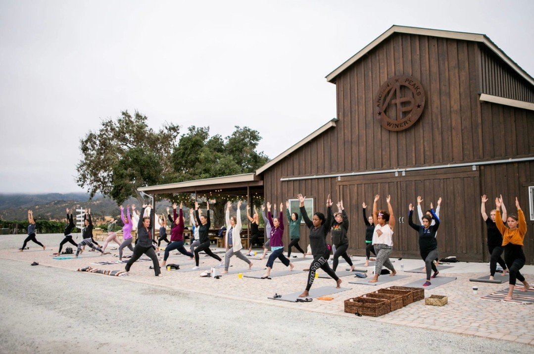 Looking for the perfect spot for your next team retreat or corporate event? @ancientpeaksbarn offers plenty of space, charm, and fresh air &mdash; just ask this group who enjoyed a yoga session on the patio! 🧘&zwj;♀️
