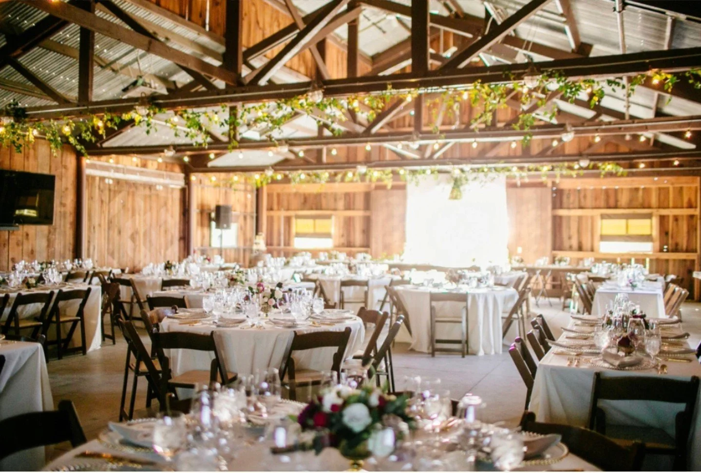 Recently engaged? ✨ We still have 2026 dates available! Book your tour today and let&rsquo;s start planning your dream wedding.