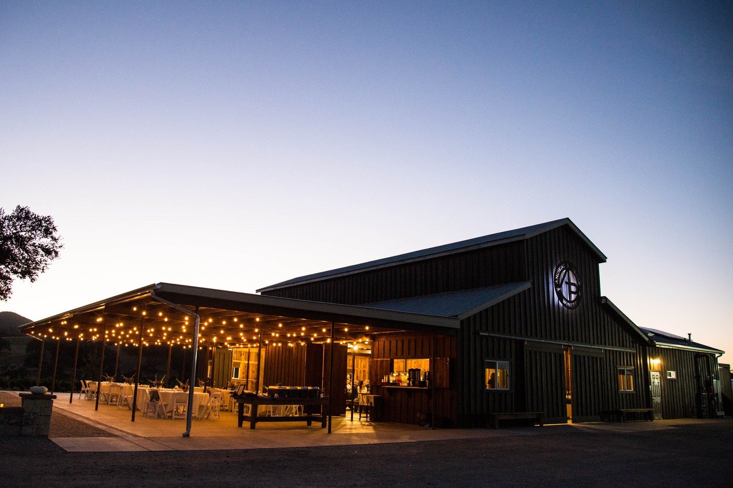 Where vineyard views meet mountain skies &mdash; Ancient Peaks Barn is the perfect place to say &ldquo;I do.&rdquo; With 360&deg; views of rolling vineyards, legendary oak trees, and the stunning Central Coast mountains, every moment feels unforgetta