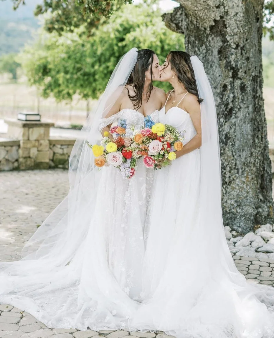 Colorful blooms, vineyard views, and a love story in full bloom 🌸🍷