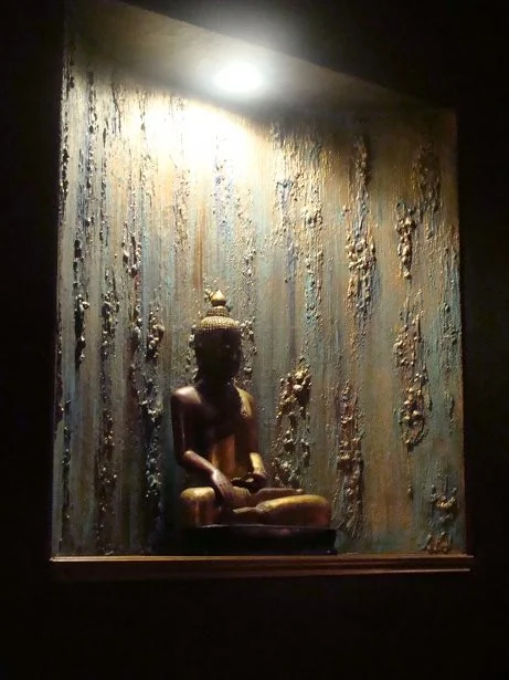 Element Niche: Melting strie of bronze patina