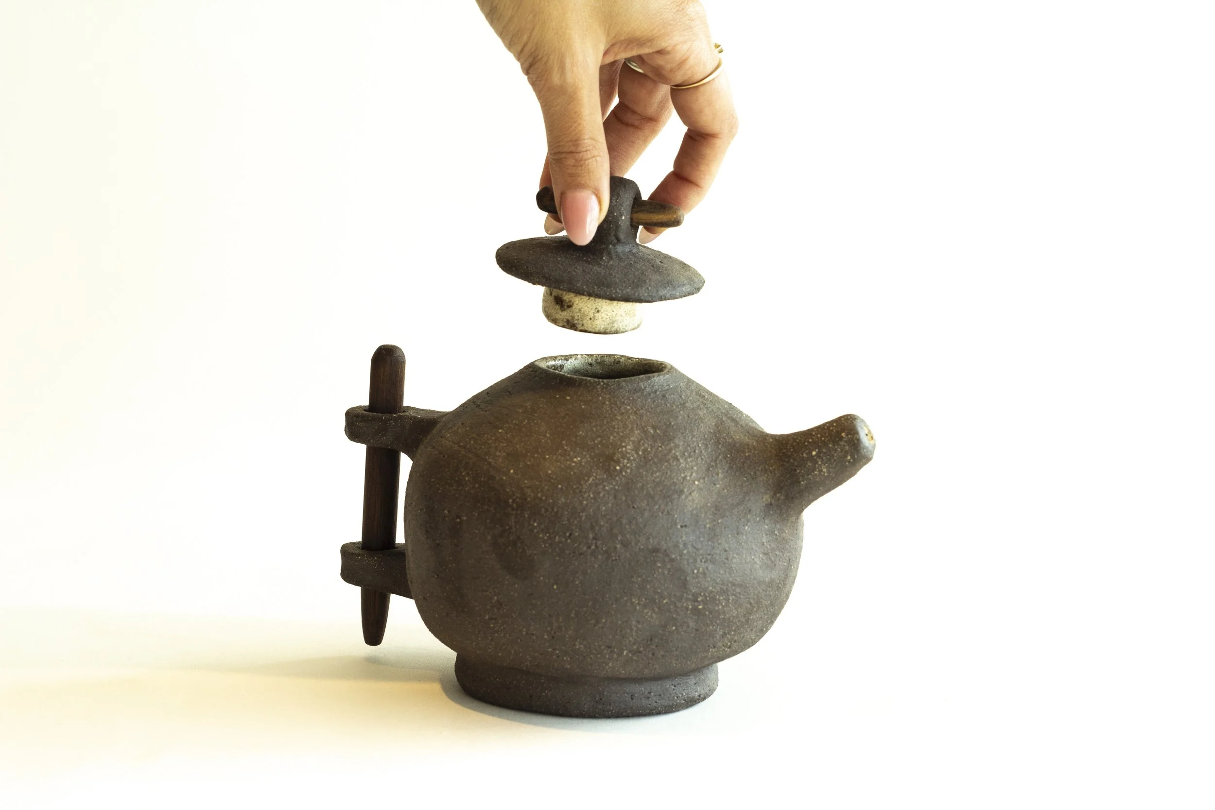 CERAMIC TEA POT 09.jpg