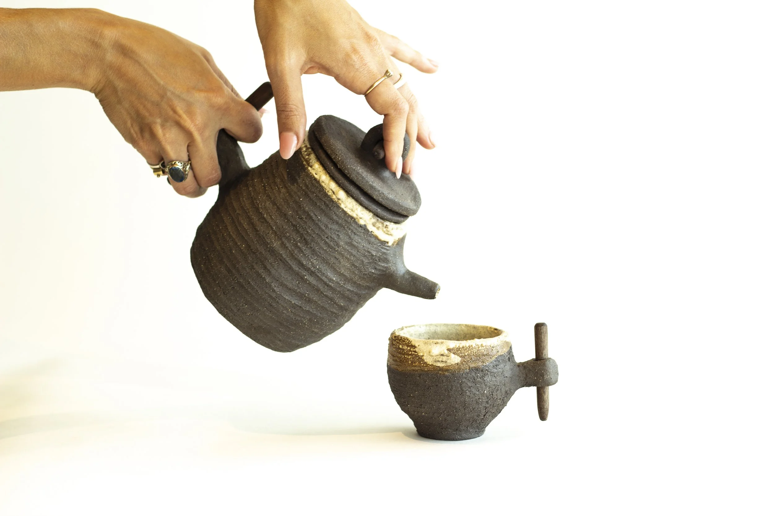CERAMIC TEA POT 04.jpg