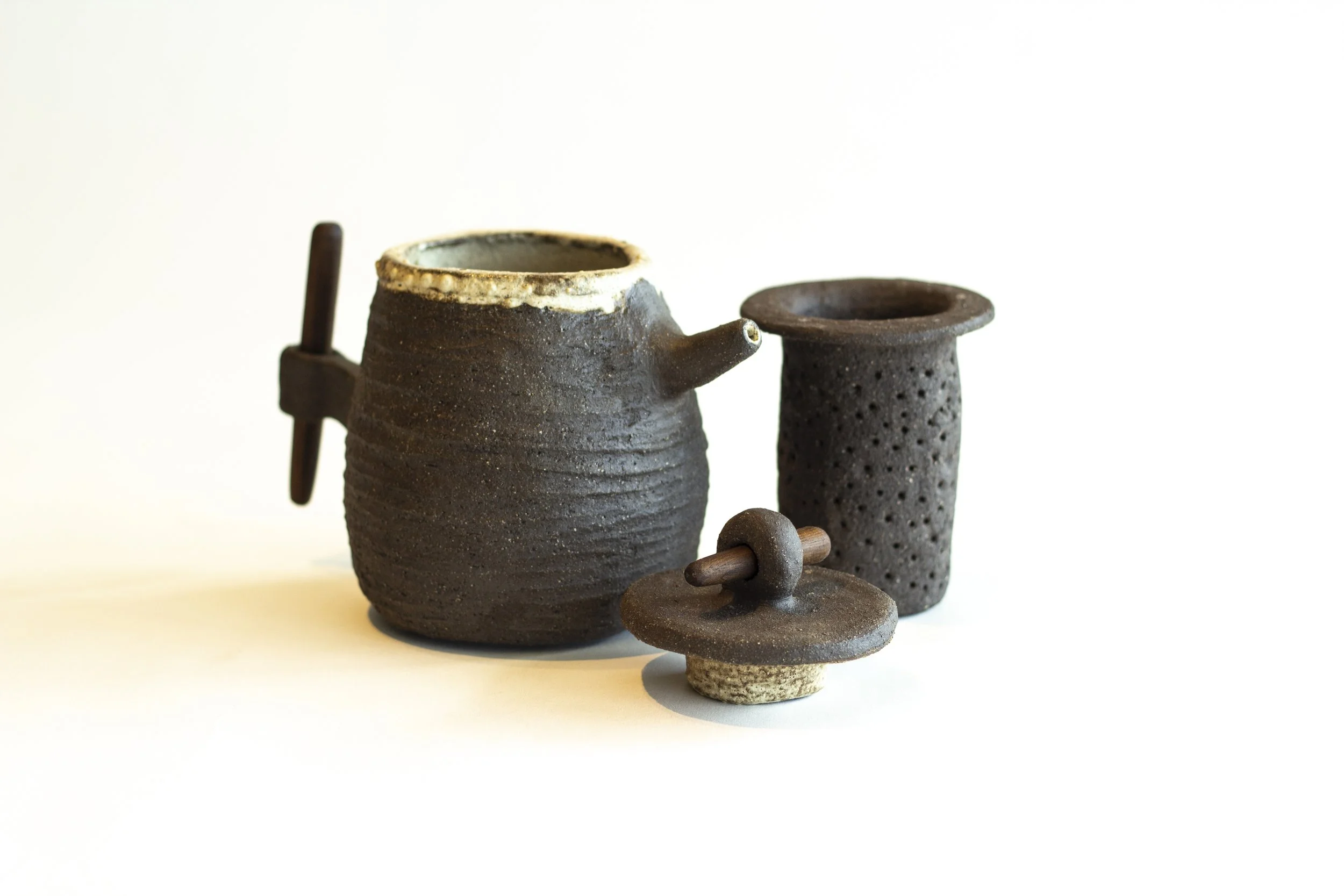 CERAMIC TEA POT 03.jpg