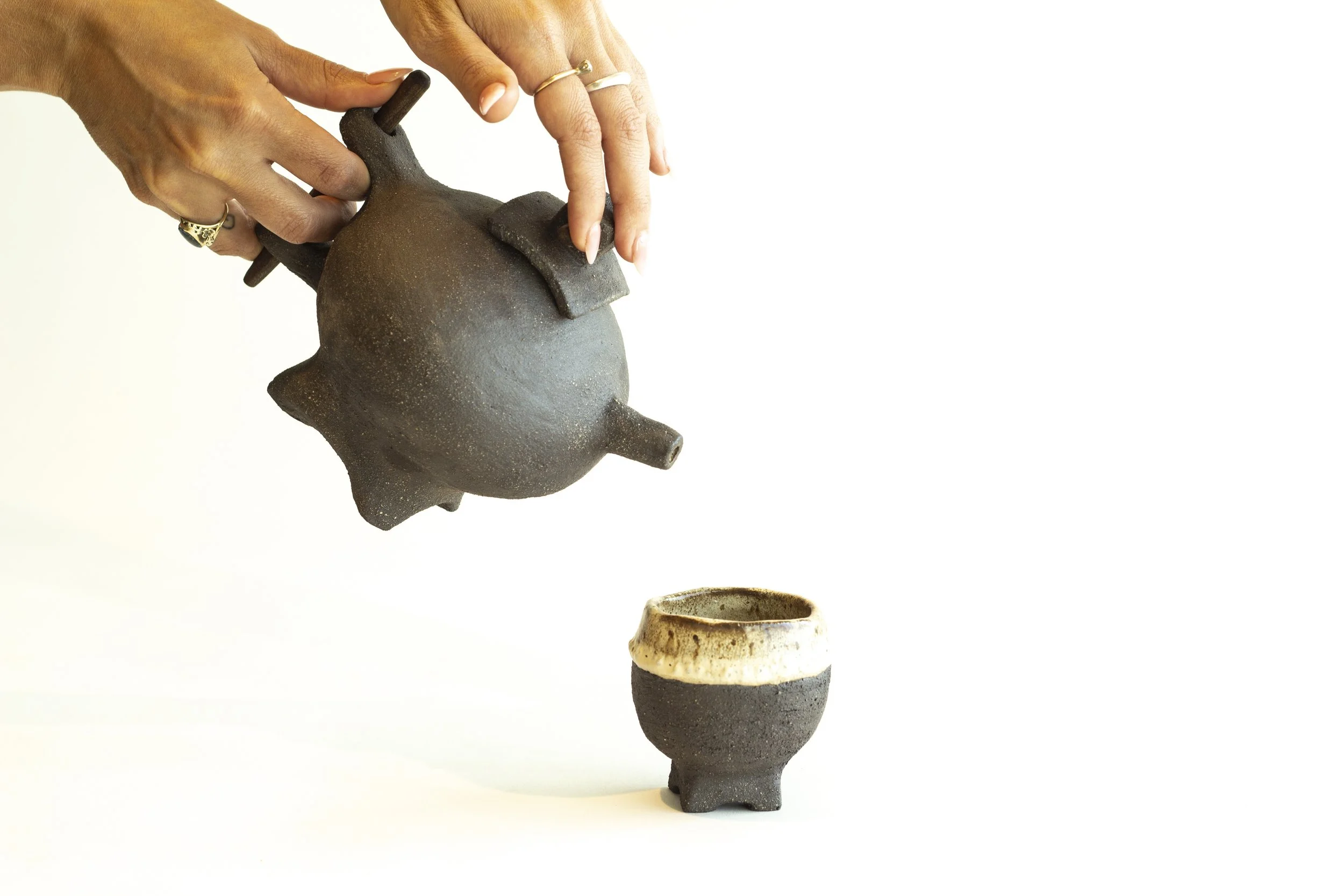 CERAMIC TEA POT 07.jpg