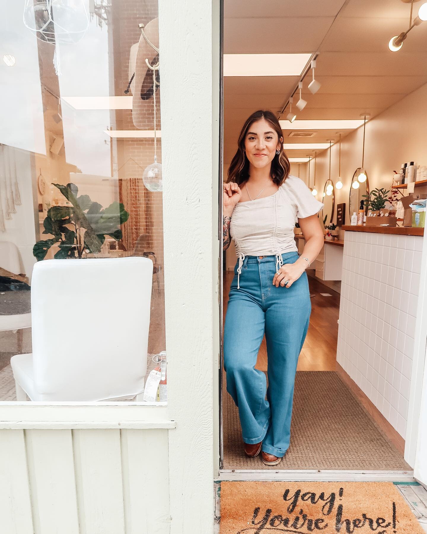 This space emulates the openness & peace that I feel in the country. 🌿 Right now, I am thankful for it more than ever.
-
-
Beautiful Souls of Ohio / New Philadelphia, I would love to meet you & help you achieve you’re dream hair ! I i
