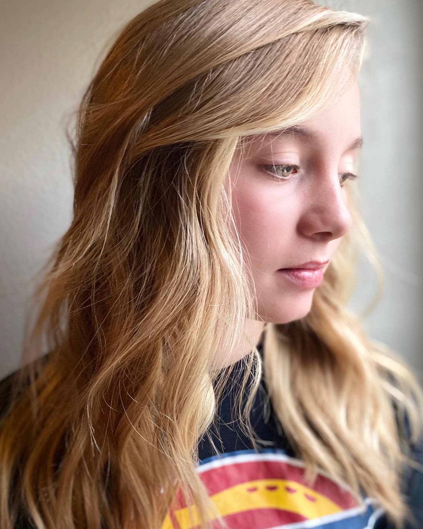 Always believe in magic ... or at the very least a bright face frame & complimentary toner ! ✨
•
➡️swipe to see before