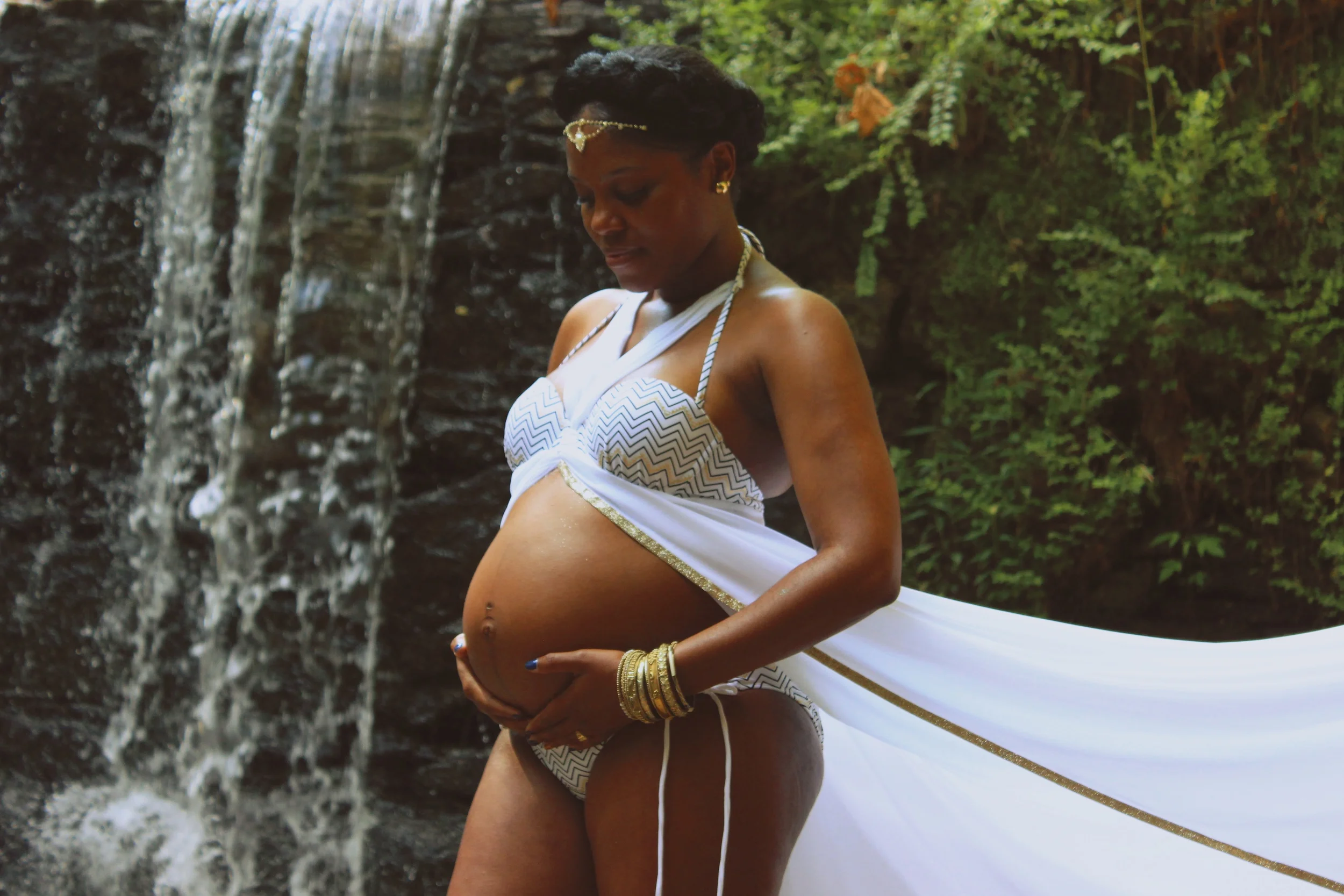 Sneak Peek: Growing & Glowing! Oh Baby! 