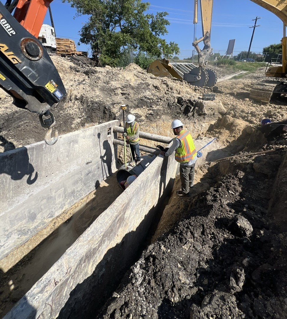 #AllianceWaterConstructionUpdate

Crews continue to install pipe south of Lehman High School and west of Dacy Lane toward I-35. Soon, crews will move over I-35 to continue installation on the west side.

Microtunneling under I-35 south of Beebee Road