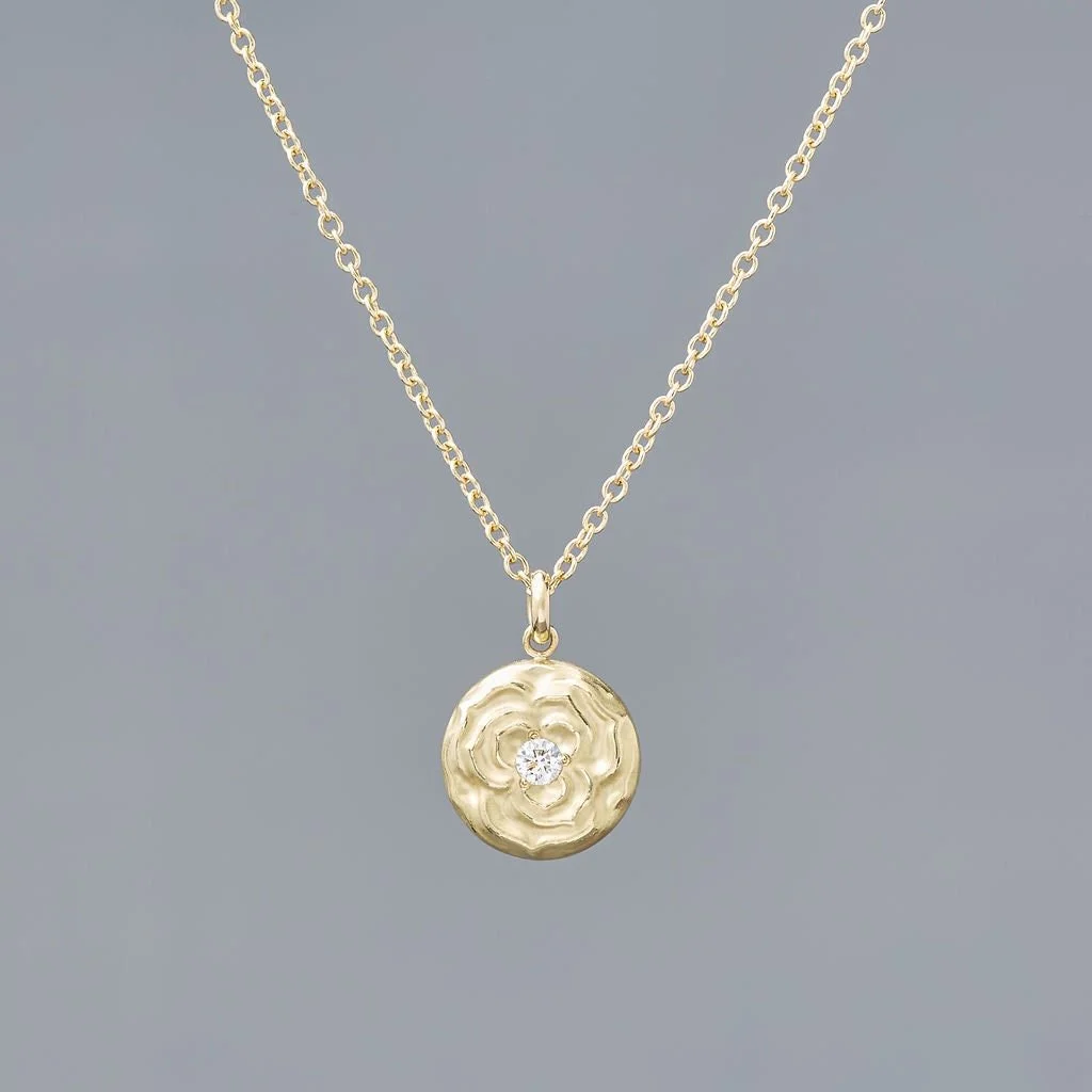 Rose pendant in 18k yellow gold 