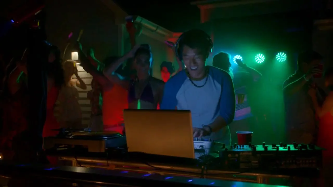 Royal Pains "Electric Youth" - Teaser