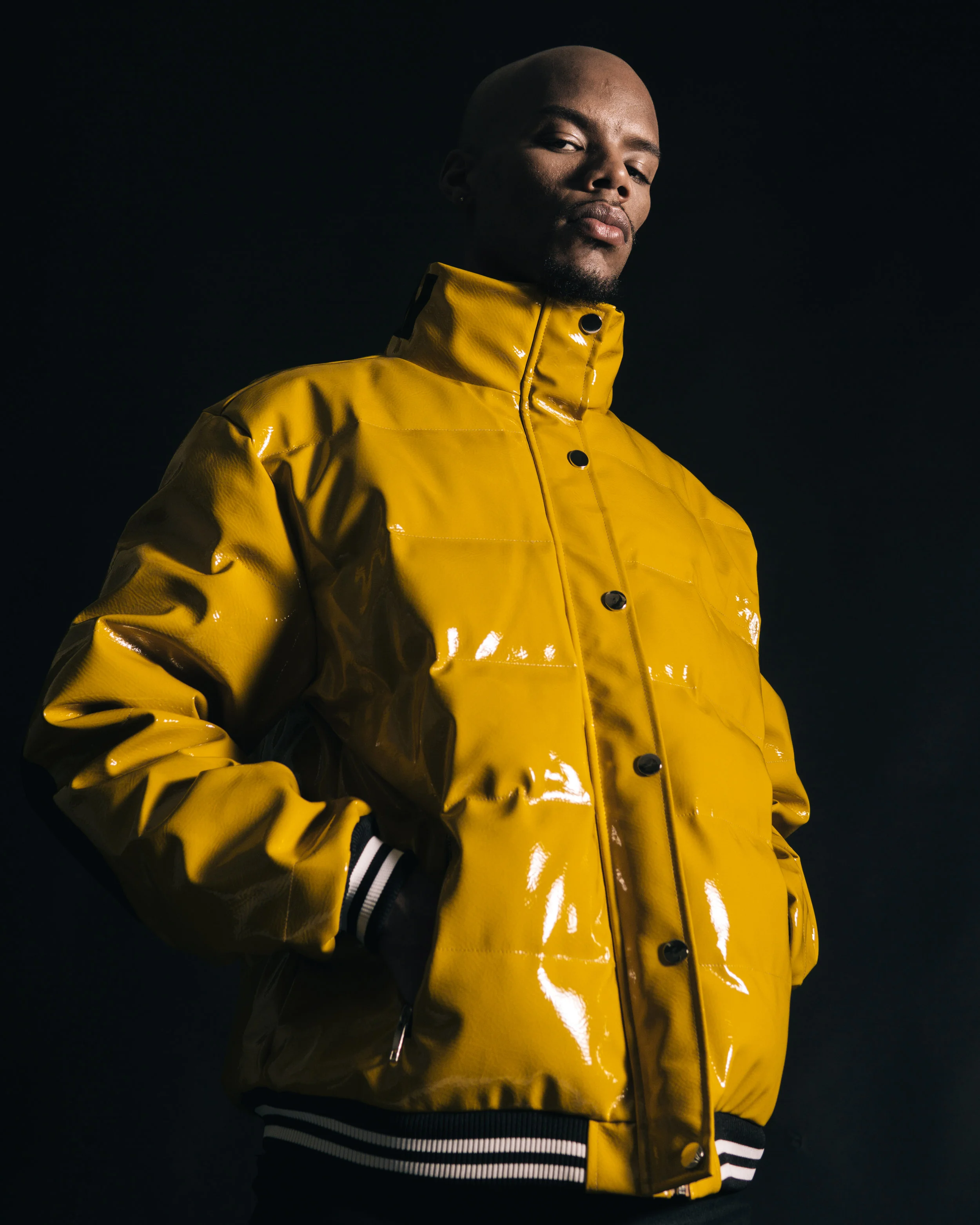 YELLOW\