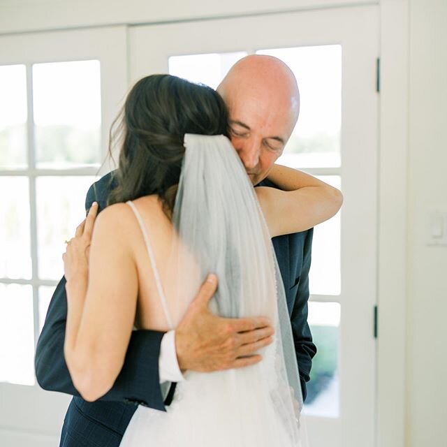 Thankful for the men we call &ldquo;Father, Dad, Daddy&rdquo;, for their love, support and guidance. ⠀⠀⠀⠀⠀⠀⠀⠀⠀
Photography: @ashleymonoguephoto
.
.
.
#willowlaneflorals #fineartflorist #fineartwedding #filmphotography #weddingflorist #florist #bcswed