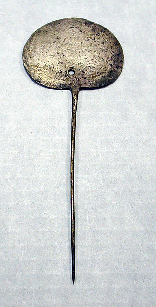 A pin (tupu) similar to the one Juanita wore