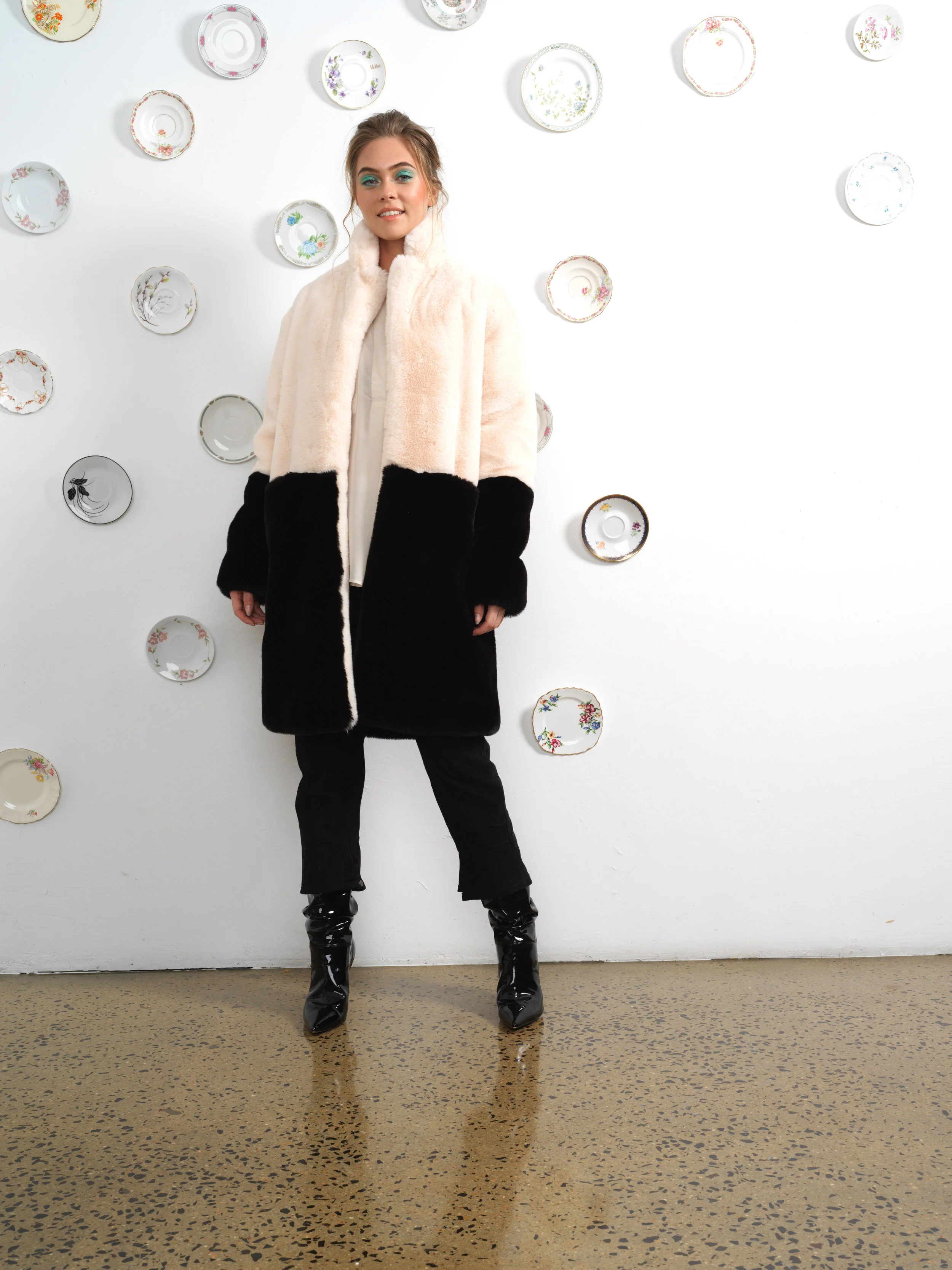 DTY02607 BRANCHED SHIRT DTY02184L CRAY PANT DTY02598 NINE LIVES COAT MODEL’S OWN SHOES
