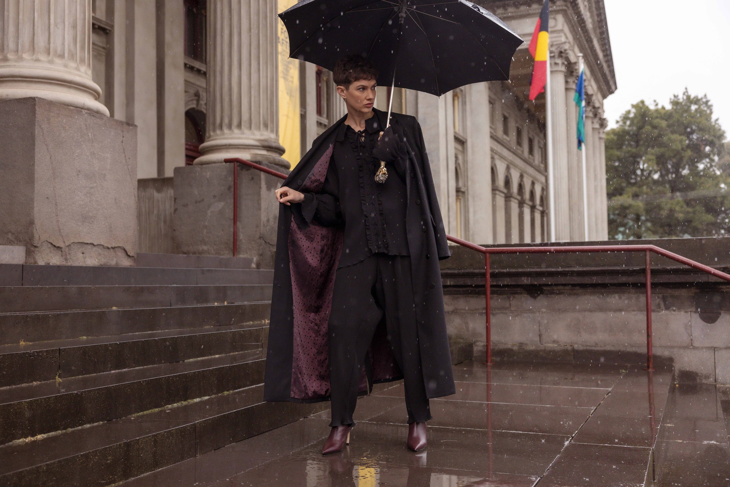 DTY03987 PAPAKHA SHIRT DTY03905LA LONG NEWSBOY COAT DTY03986 COPPOLA PANT MODEL’S OWN SHOES MODEL’S OWN UMBRELLA