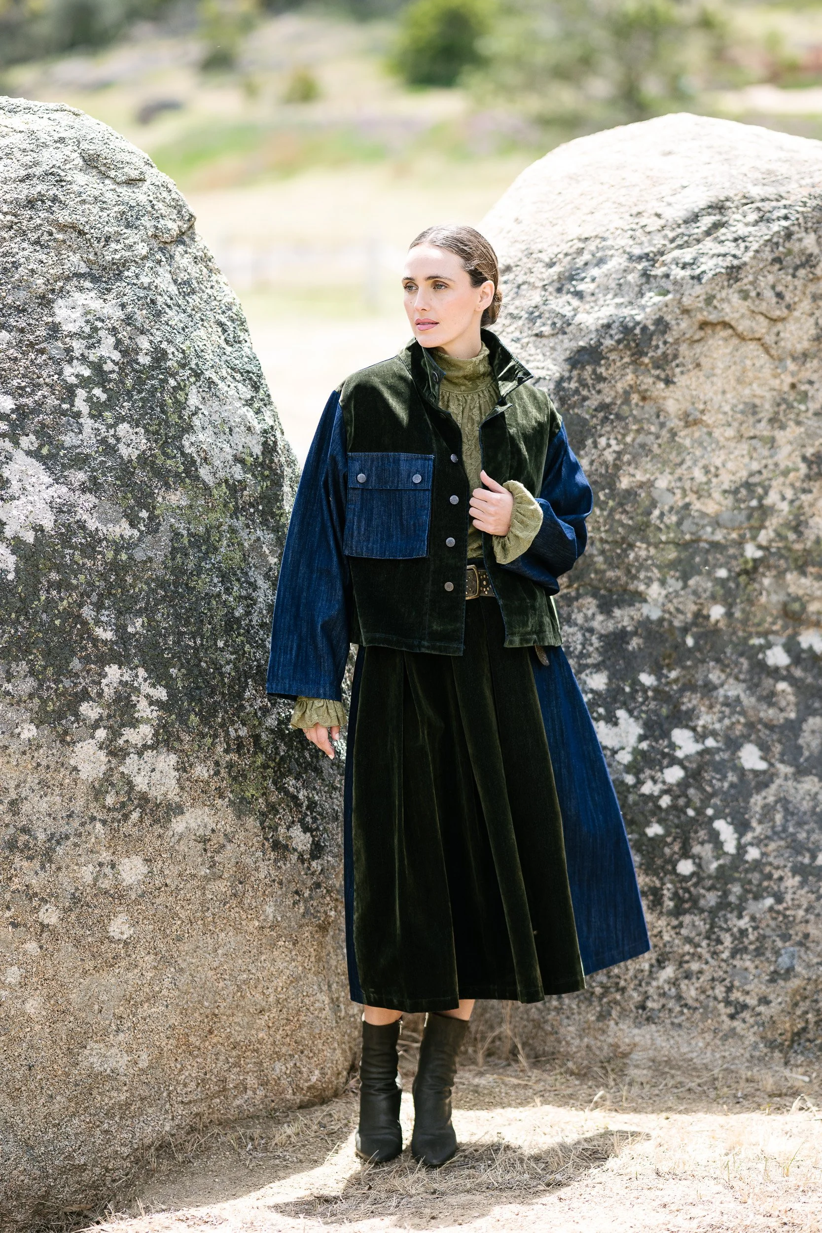  DTY04331 VEIL  DTY04371 BARNETT  DTY04372 BALES  MODEL’S OWN BELT  MODEL’S OWN SHOES 