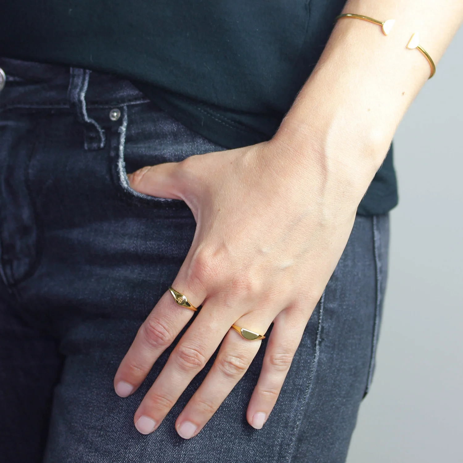 modern gold signet ring