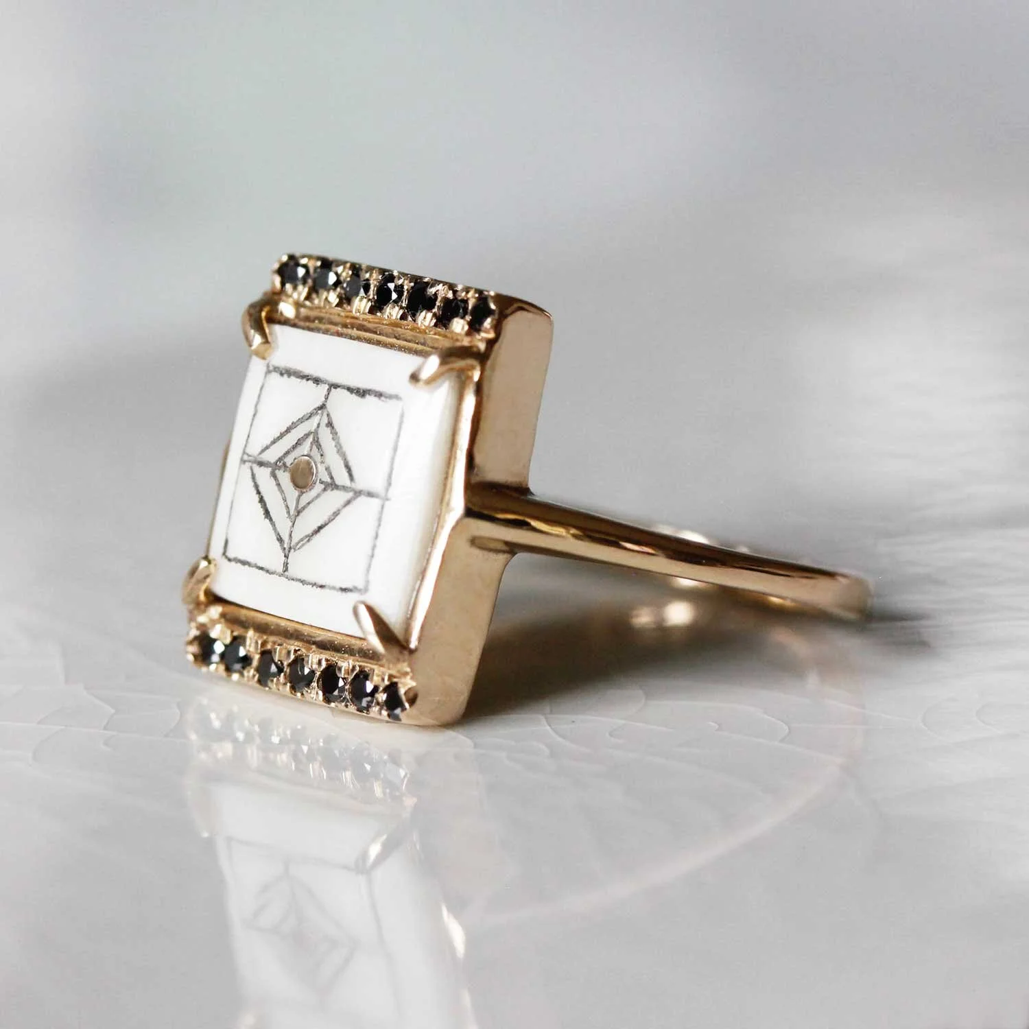 Sami Reindeer Antler Black Diamonds Ring Gold — Jewellery