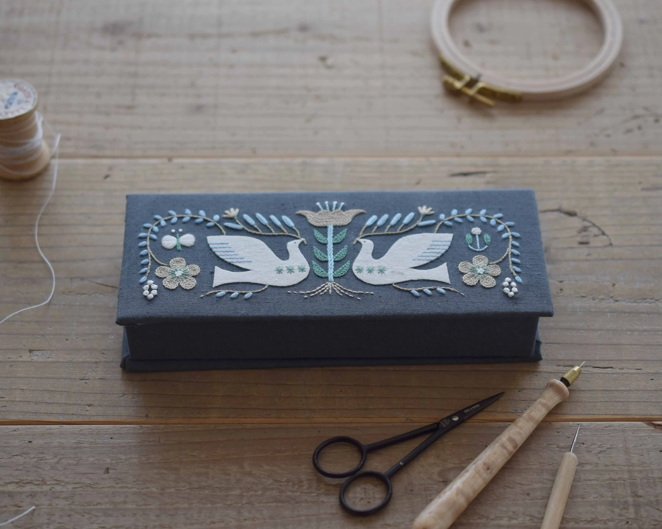 はじめての刺繍の小箱- Forest 森と小鳥のペンケース-