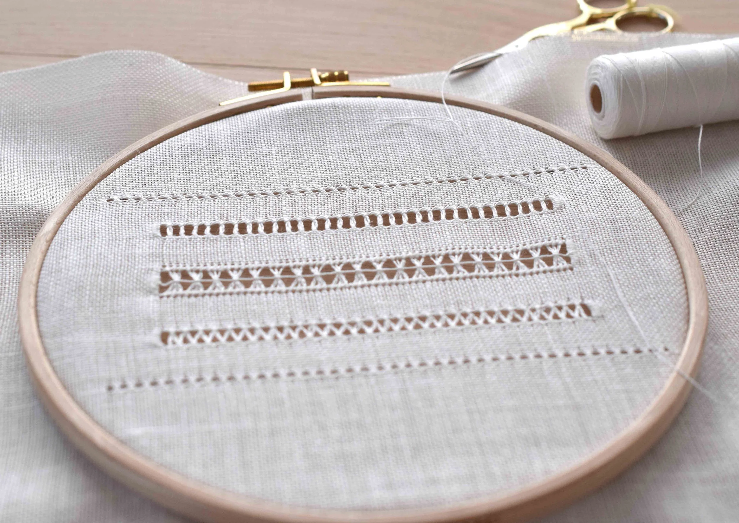 ヴィンテージ 北欧ハーダンガー/ヒデボ 白糸刺繍 ドローンワーク