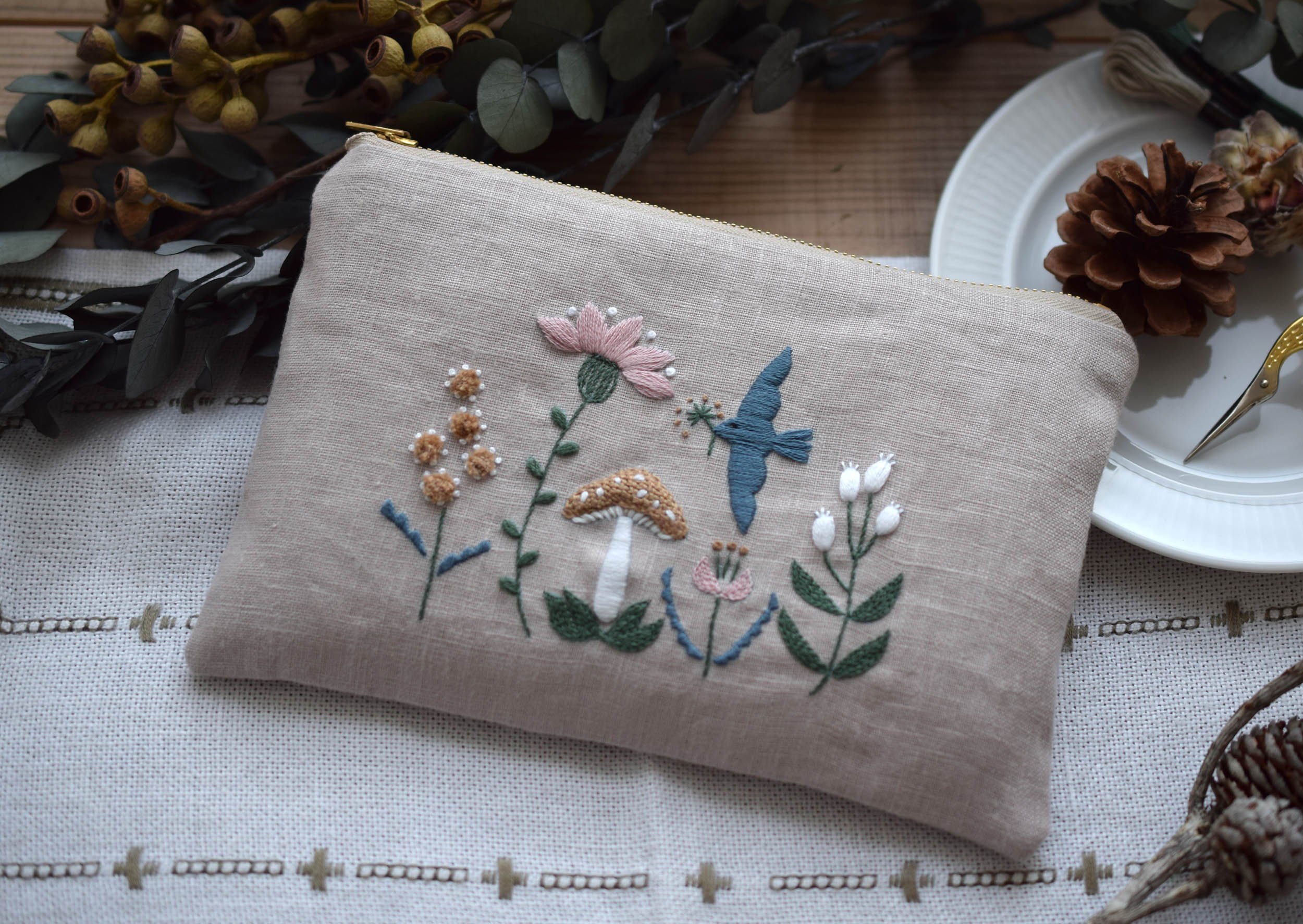 スタンプワーク立体刺繍-森と小鳥のポーチ-