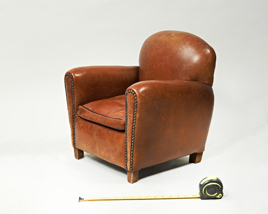 Child's club chair.png