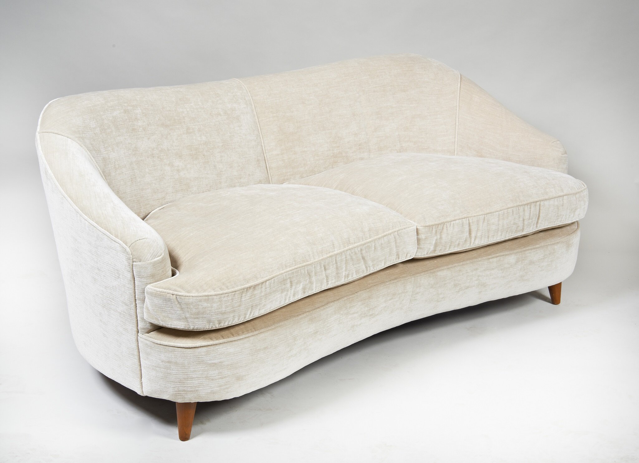 vroegrijp Perfect Onrecht Italian mid-century curved sofa attributed to Gio Ponti — Justin  Evershed-Martin