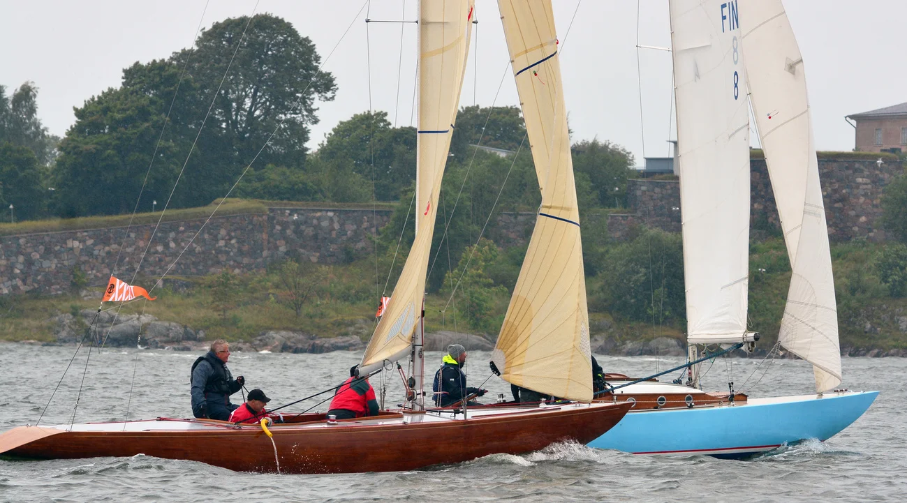 Rush ja A-vene Bellona Särkänsalmessa (kuva Jorma Rautapää, Sail and sea )