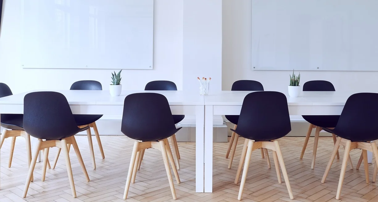 chairs-2181980_1920.jpg