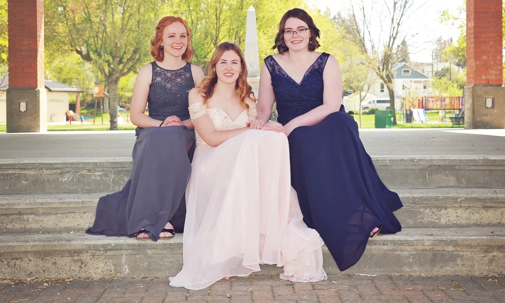 2018 grads: Anna Ruoss, Andrea Byford and Michaela Eckersley— Photo by Cassidy Shankowsky, Cranbrook Photo