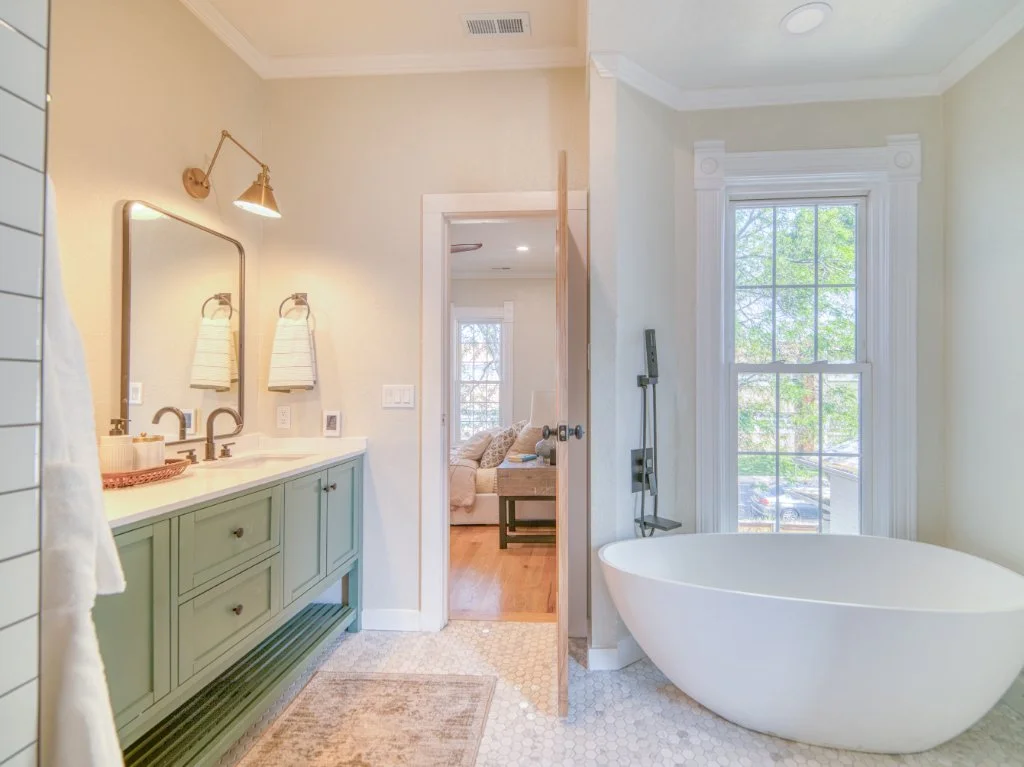 Master Bath (4).jpg