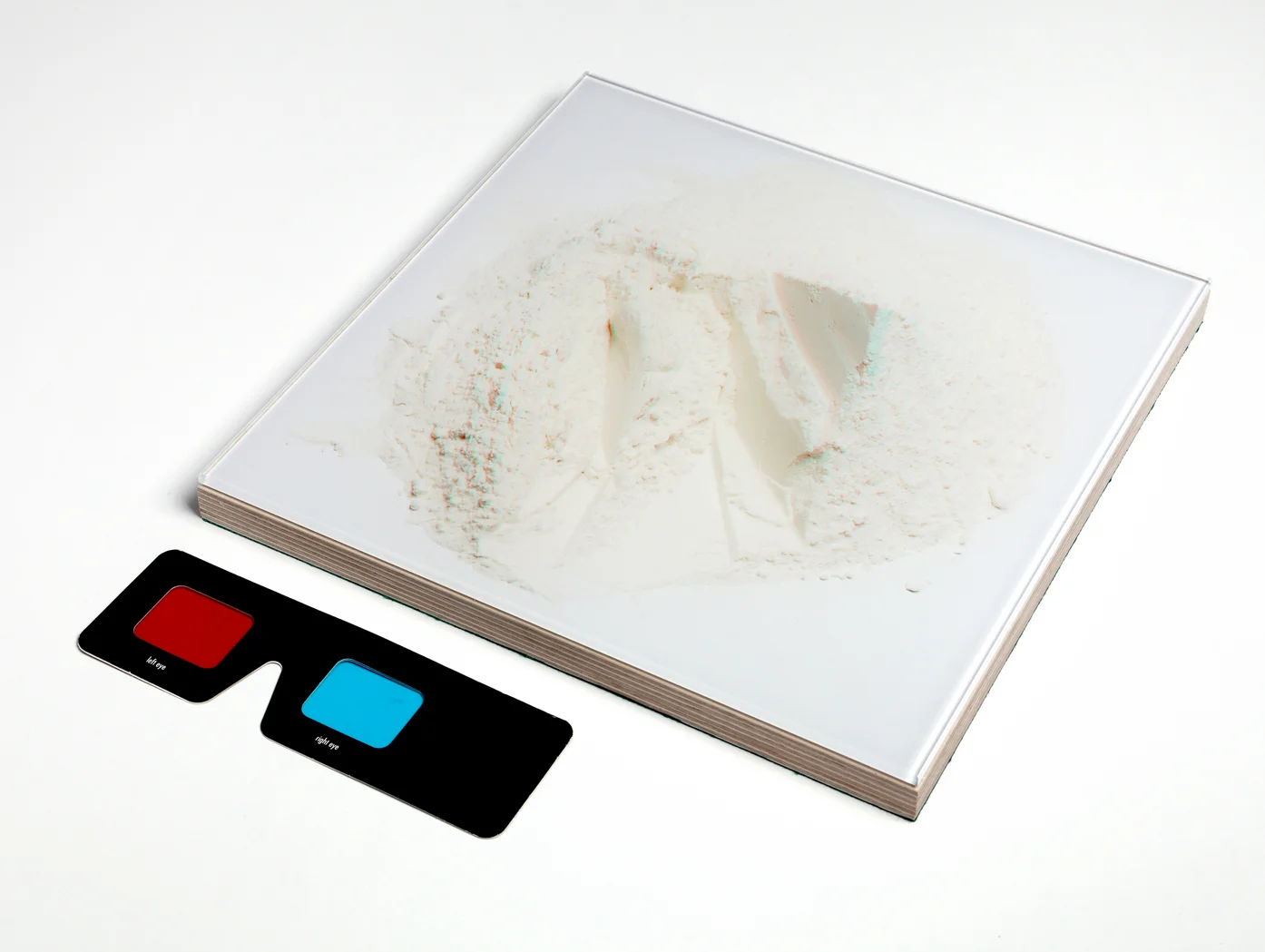 Range 3D anaglyph print face-mounted on glass/ply and baize base.