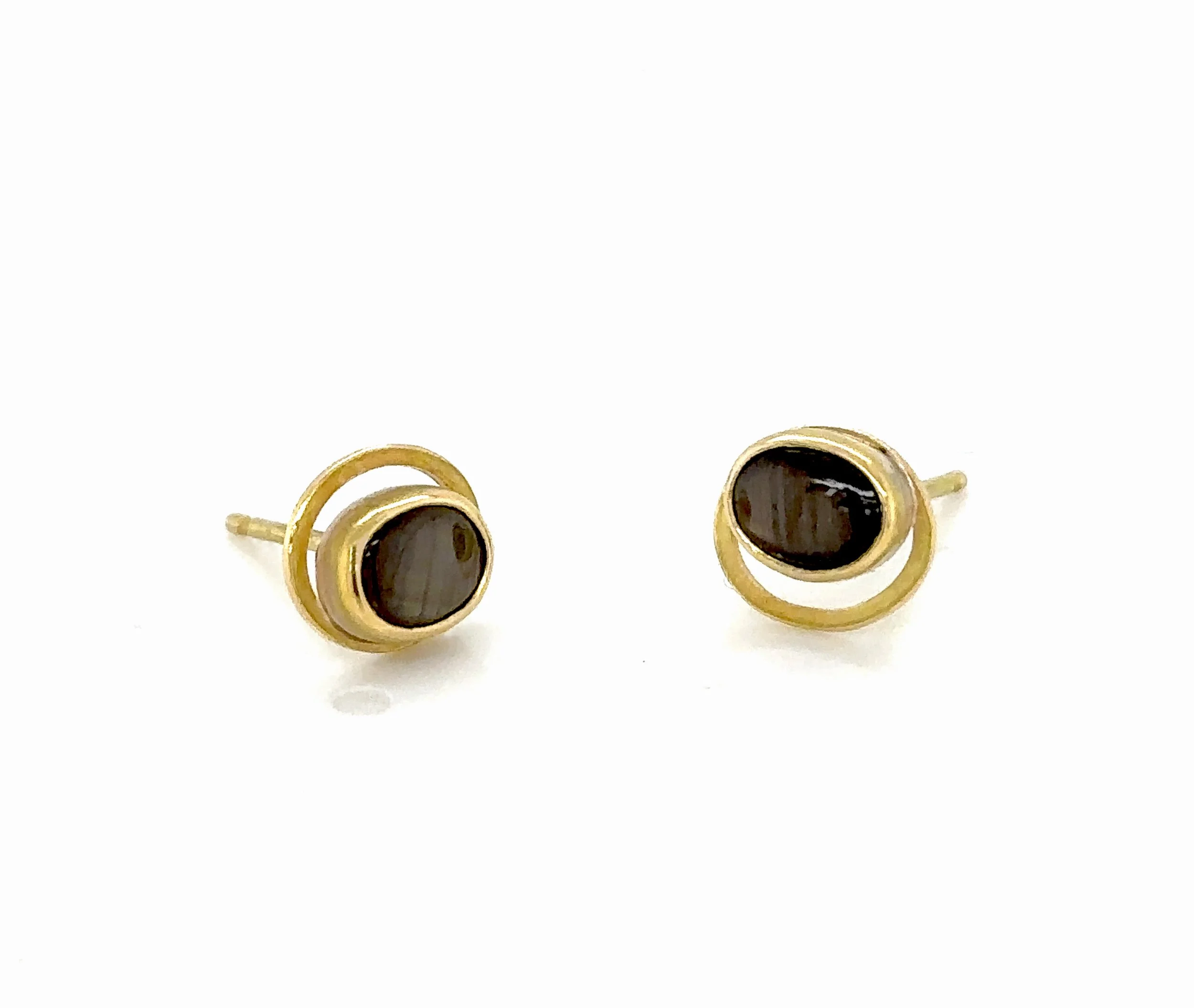 Star sapphire ripple studs.jpg