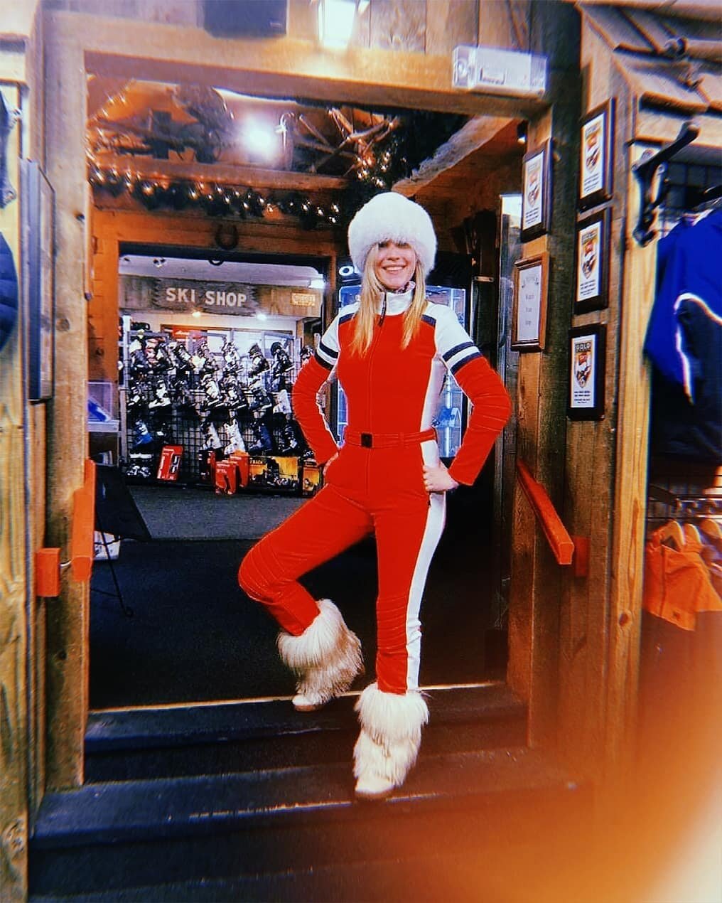 First quiet morning in a while meant I got to try on the ski suit I'd been eyeing all season. It's glorious 😎 🎿
.
.
&amp; don't worry, I only pulled my mask down for the picture real quick 😷 We keep it safe around the shop 🙏
.
.
.
#skishoplife #s