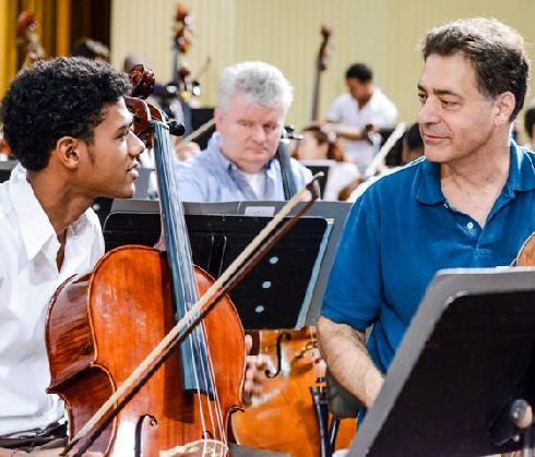Tony Ross, Minnesota's principal cello, shares some techniques with a Cuban student.