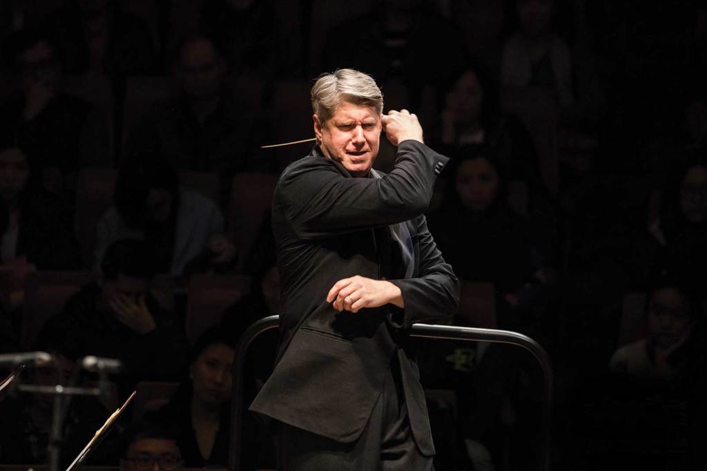 YMCG music director Michael Stern during the final orchestra concert. Photo by Li Lewei