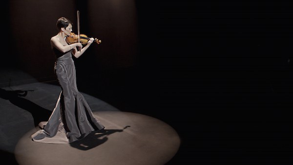 Anne Akiko Meyers, photo by Vanessa Briceño-Scherzer