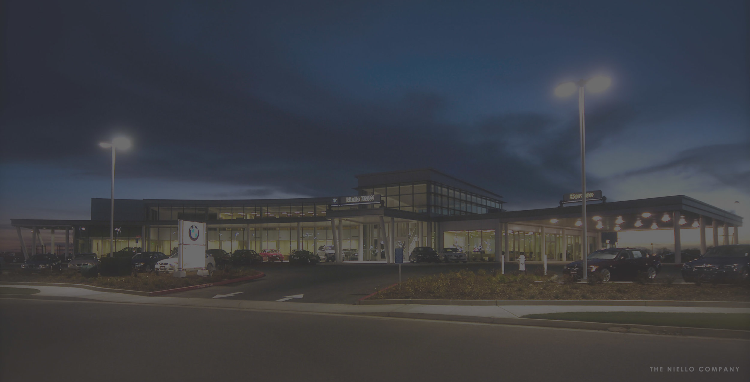  A new BMW facility in Elk Grove, California reflects the premium quality and elegance of the BMW vehicle design. With a total building area of 53,900 sq. ft., the curved exterior façade of the showroom and uniquely shaped, tower element are composed