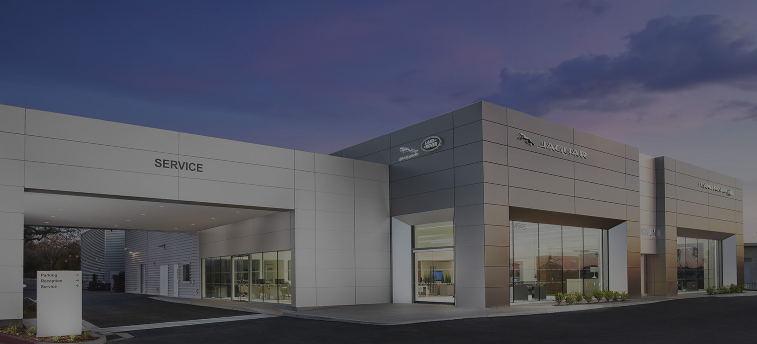  The extensive remodel of an existing dealership into a Jaguar/Land Rover dual design grew out of a merger of the two brands. This 27,500 sq. ft. facility includes two showrooms, personalization studio, customer lounge, and expanded repair garage. Th