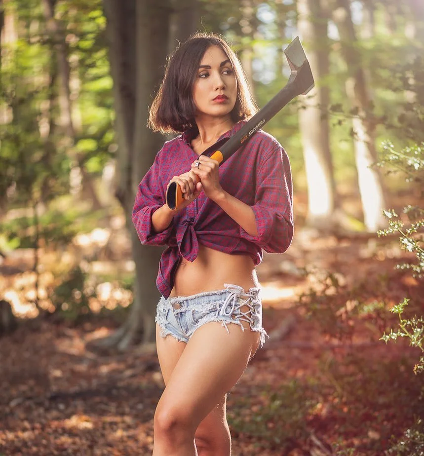 Into the woods &hellip;
with Callida &hellip;
.
.
.
#model #modelling #work #checkedshirt #denimshorts