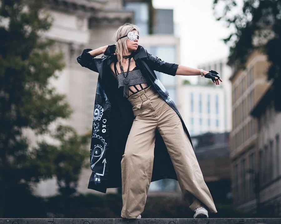 Summer in the city &hellip;
with &hellip; @sereda1005_ 
.
.
.

Summer in the city 
With @sereda1005_ 
@beebrendy 
@jamielee.creations 
@worldofimaginationevents 
#london #modelevent #londonfashion