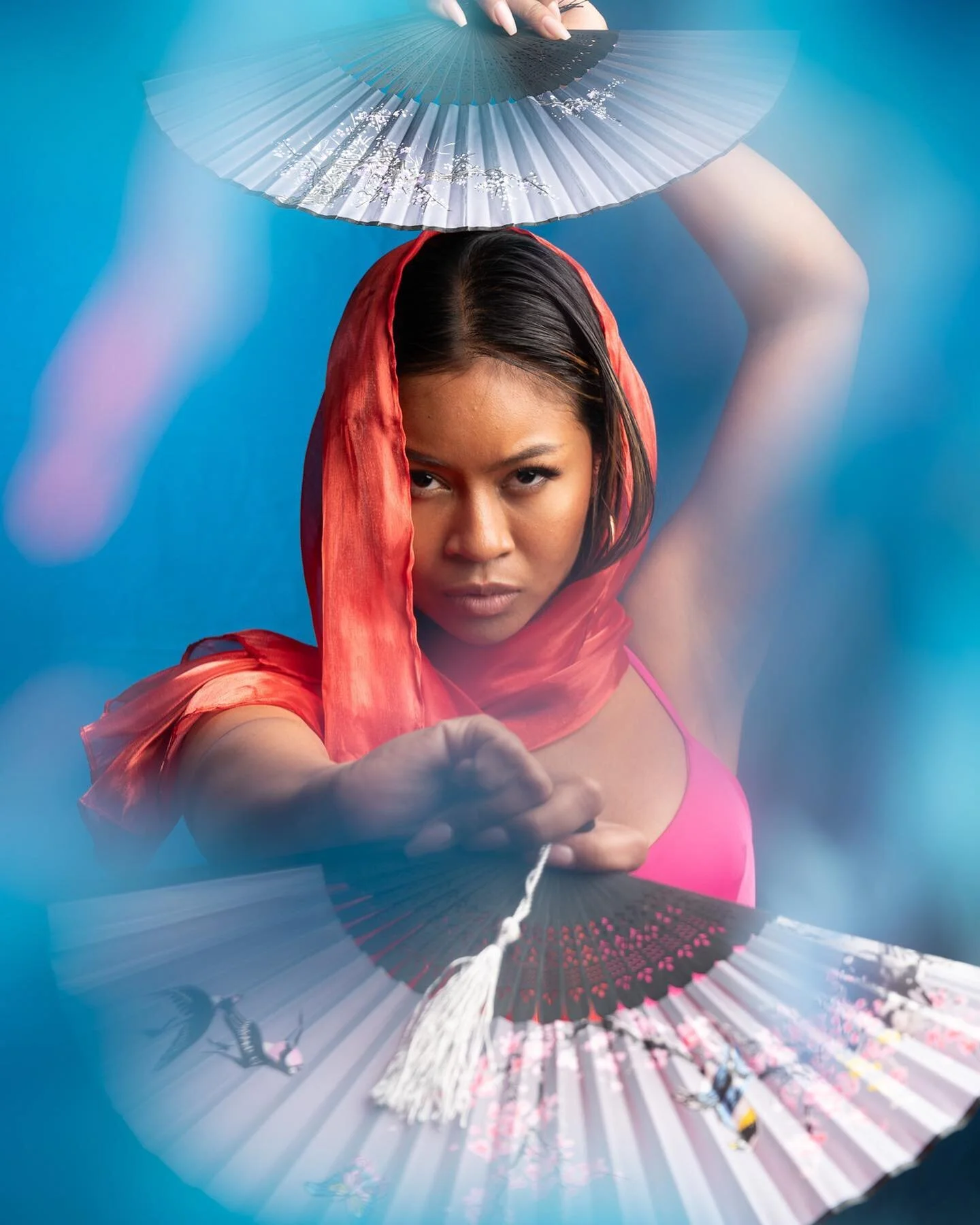 Fans &hellip;
with @kanokwanpraix 
.
.
.
#model #thai #gels #vibrantportraits #portrait