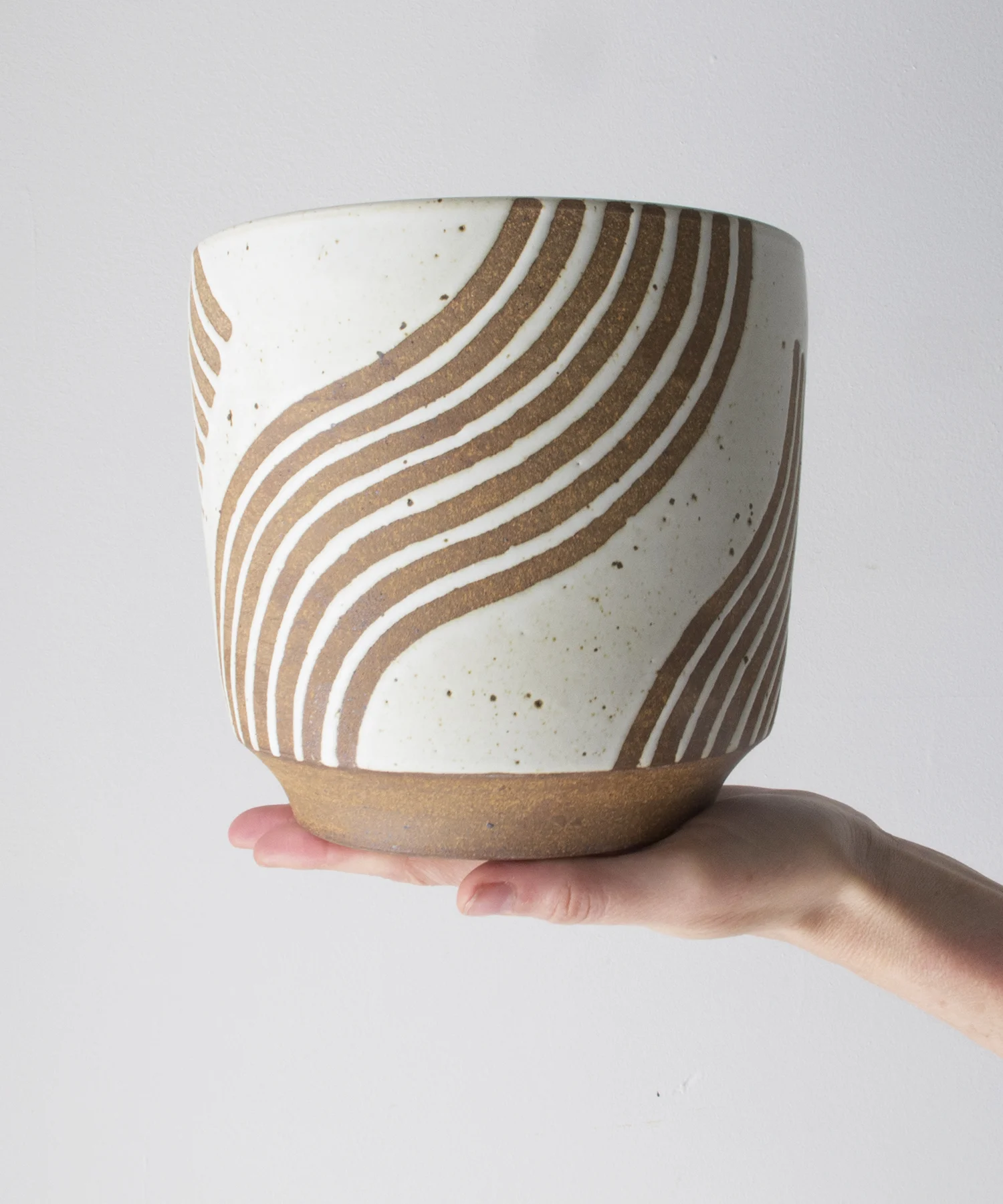wave_planter_white_scale.jpg