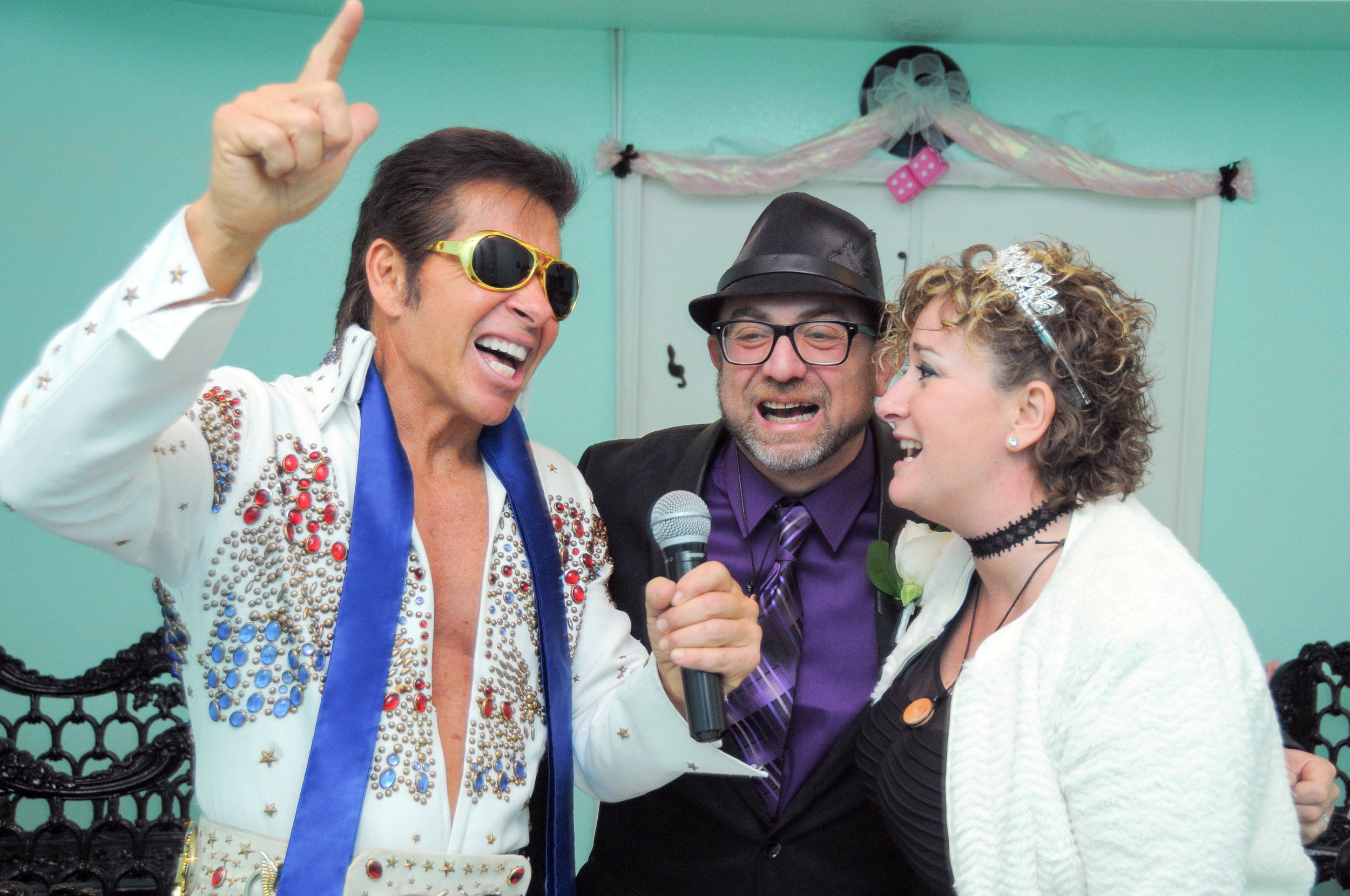 Elvis performs at a Vow renewal ceremony at The Elvis Wedding Chapel in Las Vegas. © 2017 All Rights Reserved, Destination Las Vegas Group