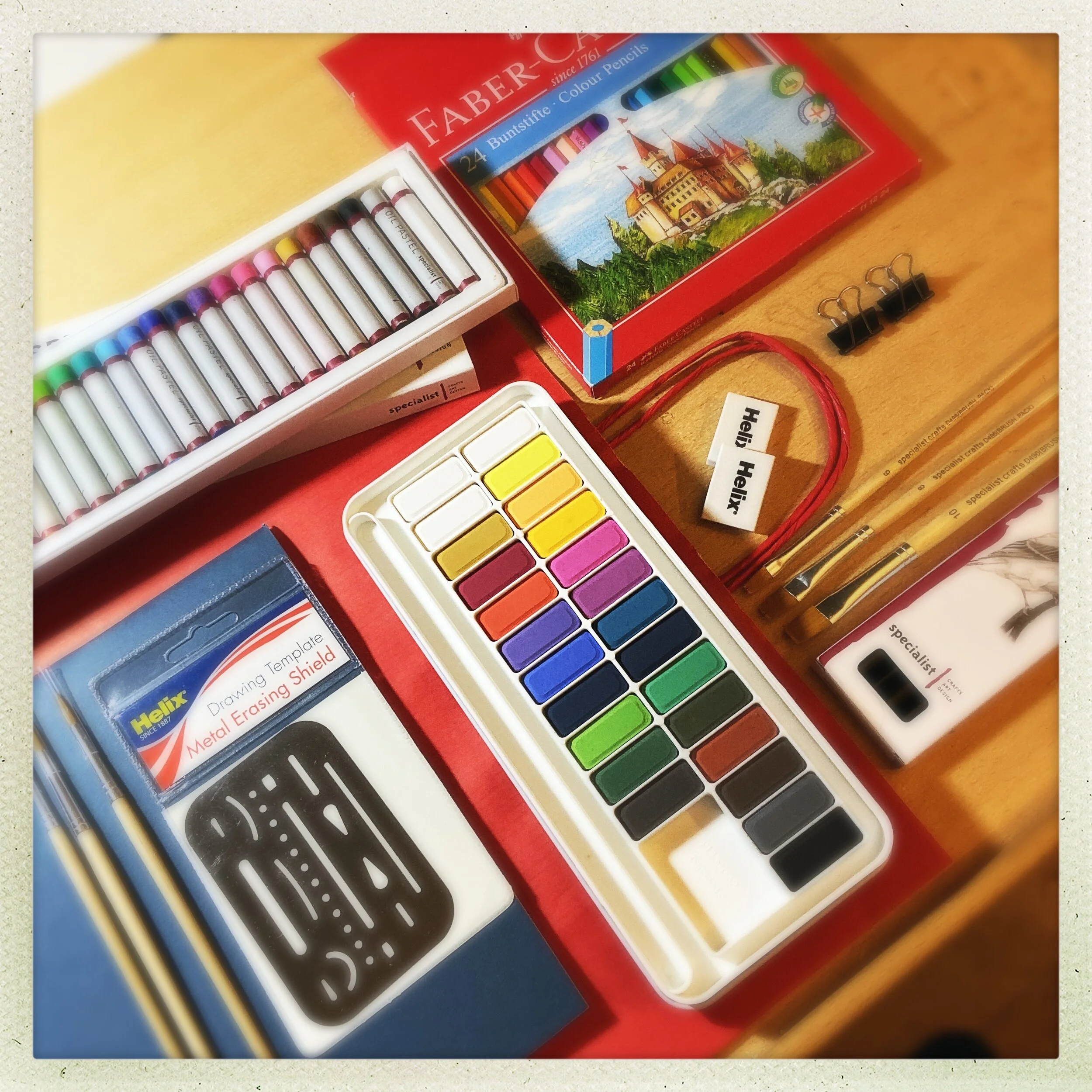 KIT; BASIC ART MATERIALS