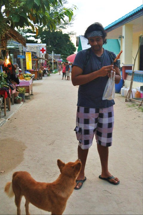  Street-side kebabs on any of the Thai islands were always delissssh. Just watch out for those hungry (and adorable)&nbsp;street dogs.&nbsp; 