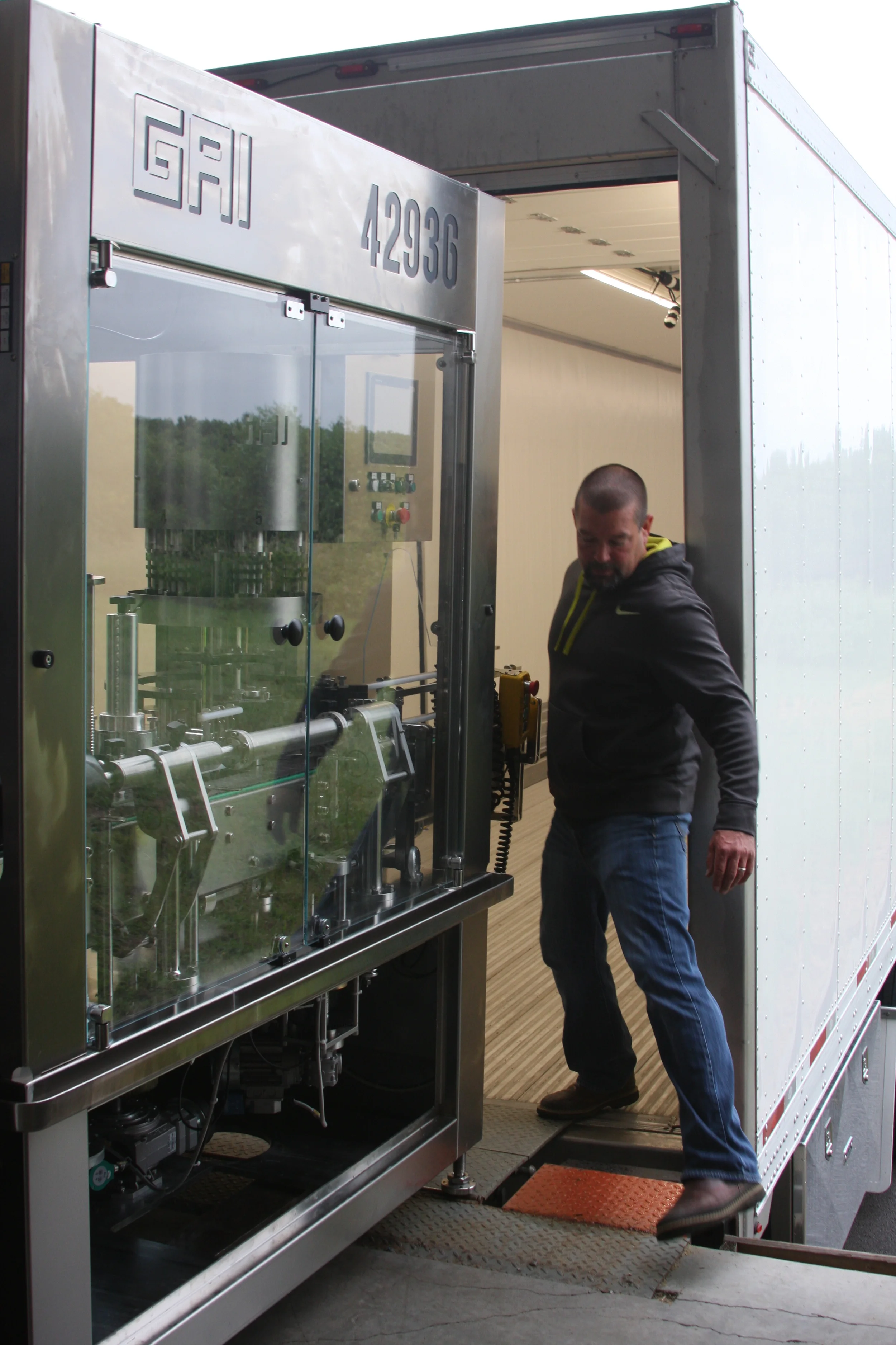 Here come the capper!