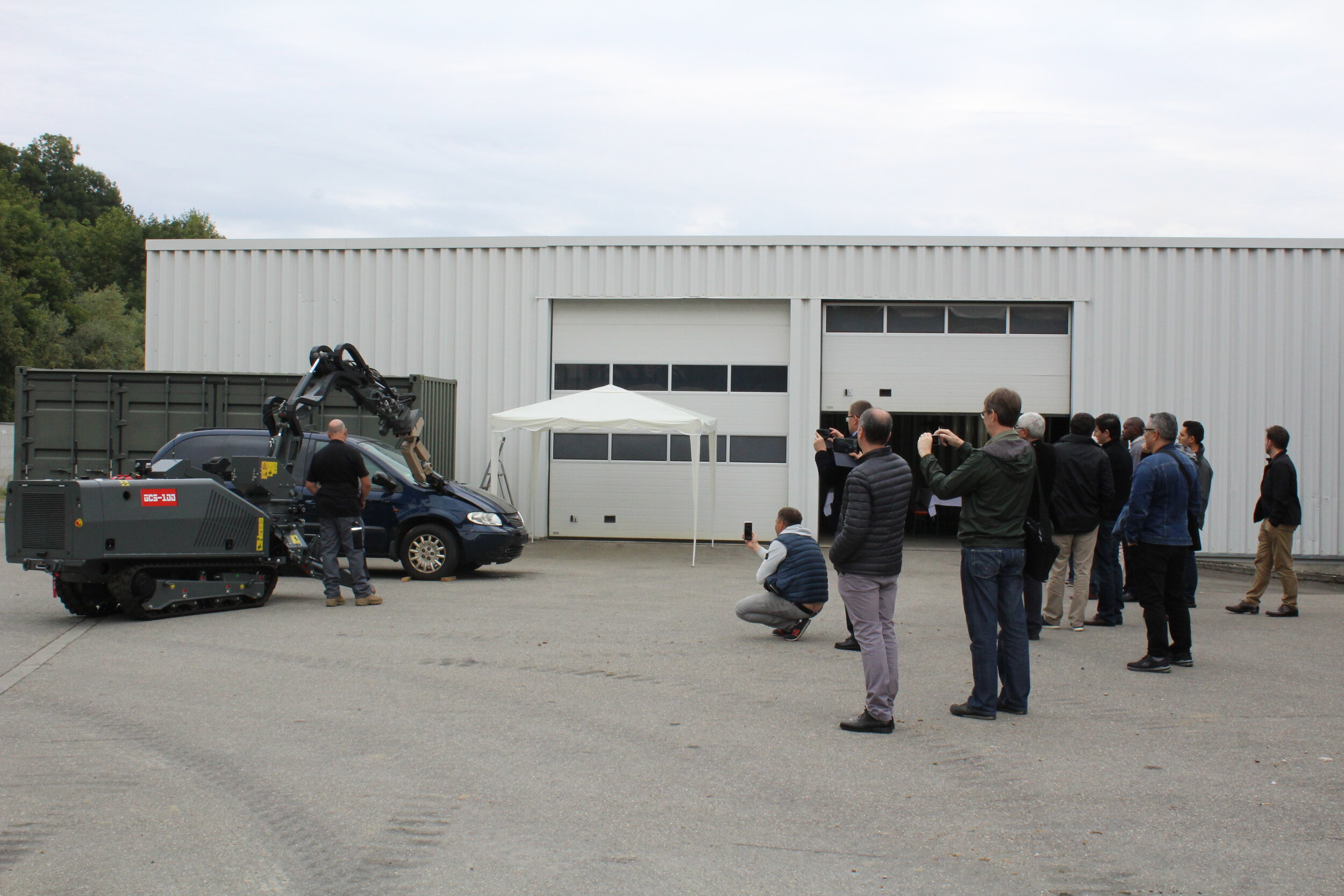  Senior Field Technician Chris Thompson demonstrates the GCS-100 in a vehicle-borne IED scenario 