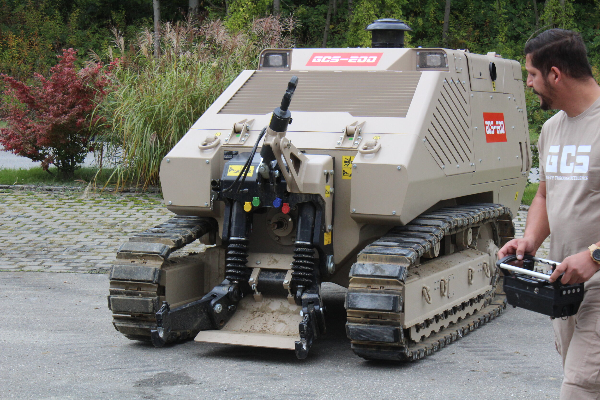  Senior Field Technician Tobias Griesmeier demonstrates the GCS-200 in a vehicle borne IED scenario 